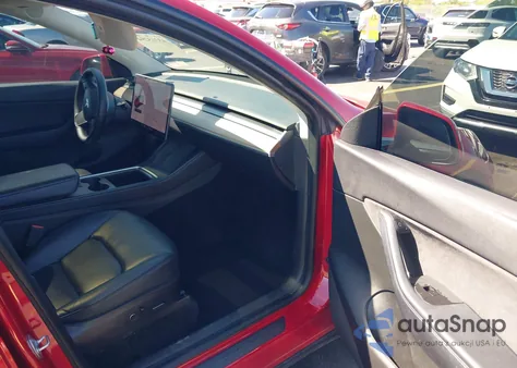 2021 Tesla Model Y Long Range Dual Motor All-Wheel Drive z USA, uszkodzony, nr VIN 5YJYGDEE7MF141276